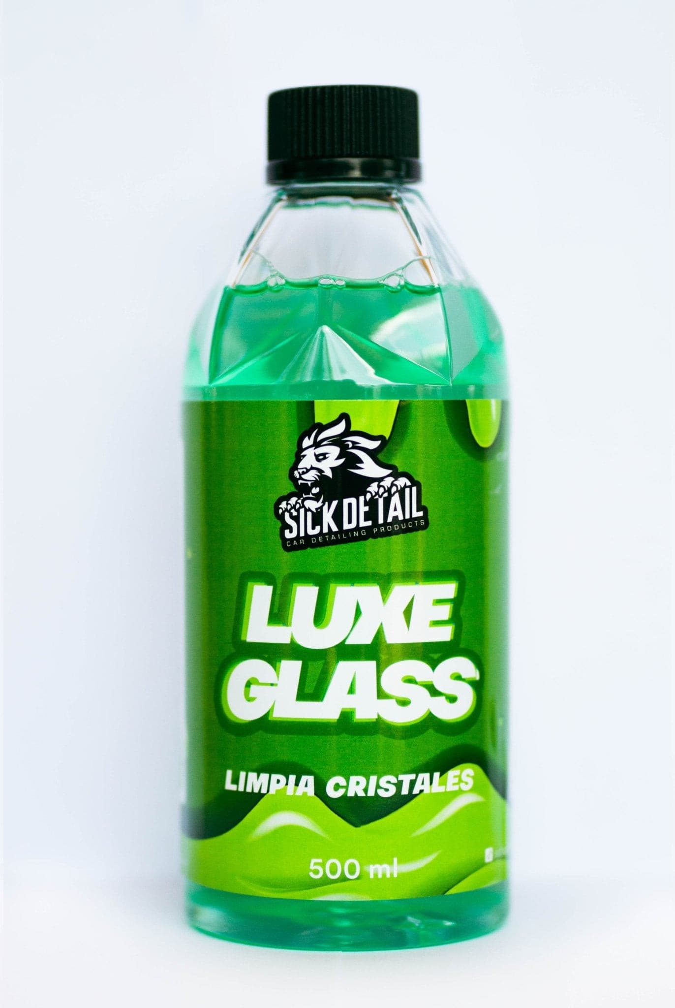 LIMP CRISTAL es un producto para la limpieza de cristales en general